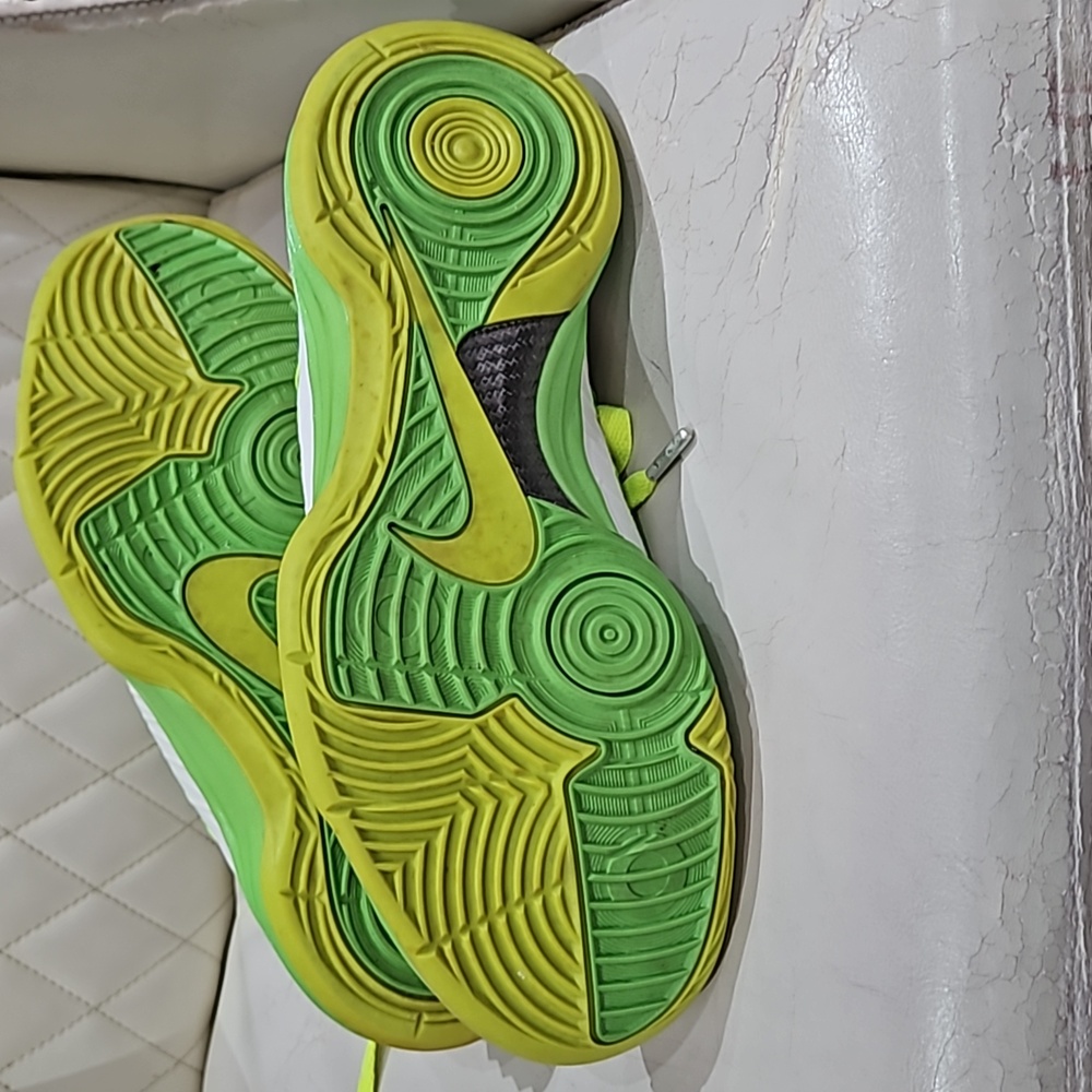 Nike Hyperdunks Size 7 - image 5